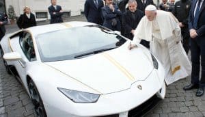 Pápež Lamborghini